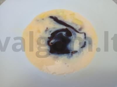 Rulonai su džiovintu menkiu ir omletu Žingsnis 1