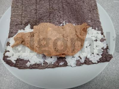 Rulonai su džiovintu menkiu ir omletu Žingsnis 5