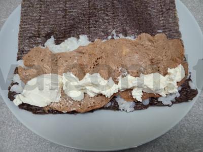 Rulonai su džiovintu menkiu ir omletu Žingsnis 6