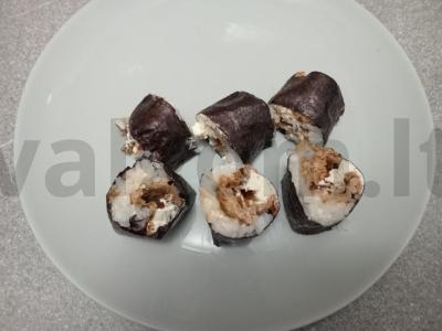 Rulonai su džiovintu menkiu ir omletu Žingsnis 9