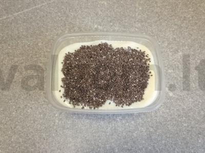 Chia pudingas su jogurtu, braškėmis, abrikosais ir pistacijomis Žingsnis 1