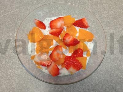 Chia pudingas su jogurtu, braškėmis, abrikosais ir pistacijomis Žingsnis 5