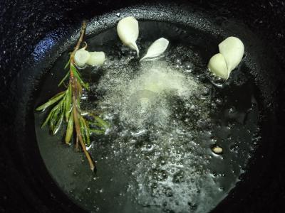 Jautienos steikas kvapniame svieste su rozmarinu ir česnaku Žingsnis 1