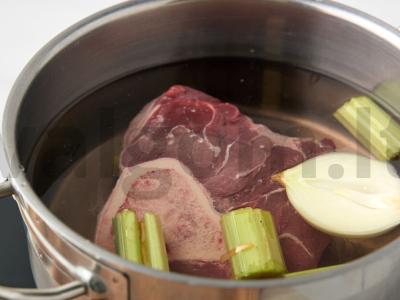 Pupelių ir salierų sriuba Žingsnis 1