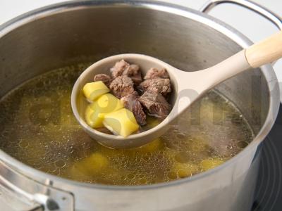 Pupelių ir salierų sriuba Žingsnis 4