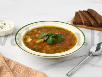 Pupelių ir salierų sriuba pagrindine nuotrauka