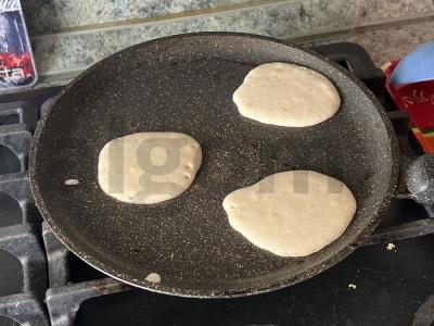 Beigluteniai bananų blynai Žingsnis 5