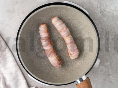 Dešrelės su šonine keptuvėje Žingsnis 2