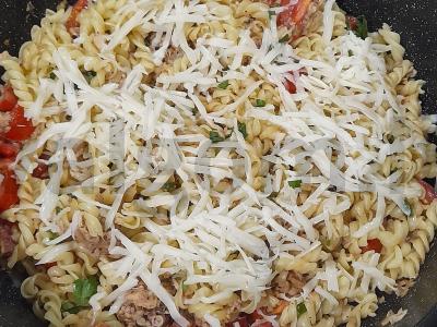 Makaronai su troškintais vyšniniais pomidorais ir lašiša Žingsnis 7