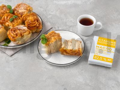 Cinamono sraigės karamelėje pagrindine nuotrauka