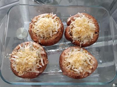 Šampinjonai, įdaryti vištiena ir sūriu Žingsnis 6