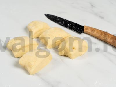 Krepšeliai su uogų įdaru ir baltymų kremu Žingsnis 6