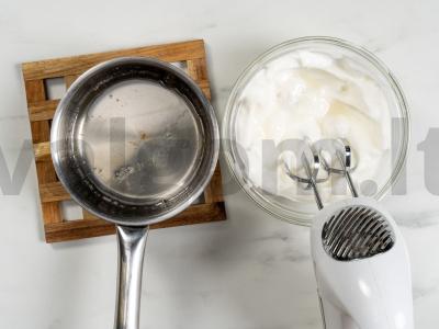 Krepšeliai su uogų įdaru ir baltymų kremu Žingsnis 14