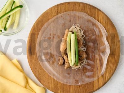 Lengvi springiniai ritinėliai su krevetėmis ir grybais Žingsnis 11