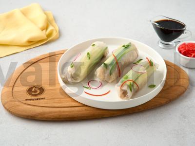 Lengvi springiniai ritinėliai su krevetėmis ir grybais pagrindine nuotrauka