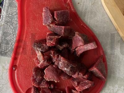 Jautienos guliašas su morkomis ir svogūnais Žingsnis 1