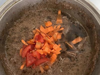 Jautienos guliašas su morkomis ir svogūnais Žingsnis 5