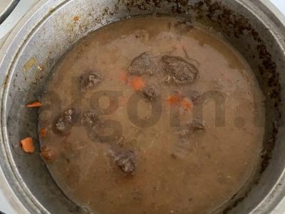 Jautienos guliašas su morkomis ir svogūnais Žingsnis 7