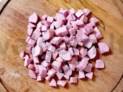 Olivje salotas „Pavasarinis“ su dešrelėmis Žingsnis 3