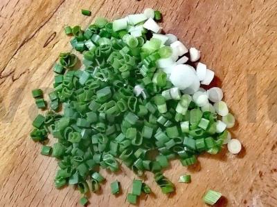 Olivje salotas „Pavasarinis“ su dešrelėmis Žingsnis 4