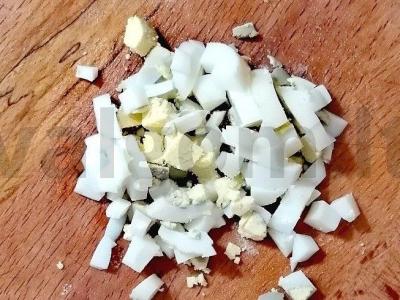 Olivje salotas „Pavasarinis“ su dešrelėmis Žingsnis 6