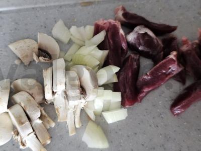 Kalakutų širdelių ir grybų sriuba Žingsnis 1