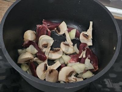 Kalakutų širdelių ir grybų sriuba Žingsnis 2