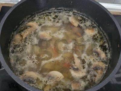 Kalakutų širdelių ir grybų sriuba Žingsnis 6