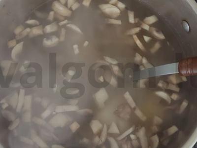 Grybų grietinėlės sriuba su sviestu Žingsnis 4
