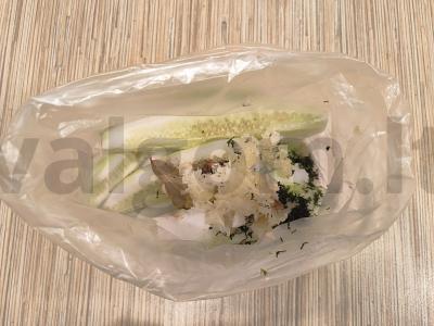 Greiti sūdyti agurkai su česnaku, lauro lapais ir krapais maišelyje Žingsnis 7