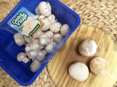 Vištienos šlaunelės, keptos su grybais Žingsnis 2