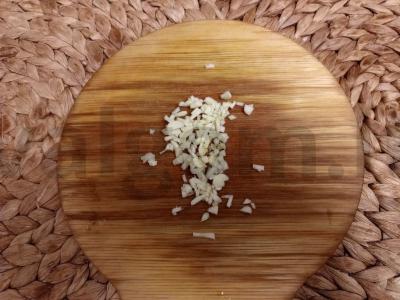 Vištienos šlaunelės, keptos su grybais Žingsnis 3