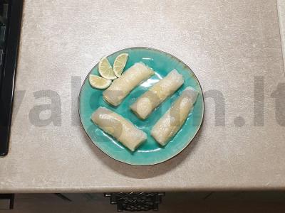 Kepti bananai ryžių popieriuje pagrindine nuotrauka