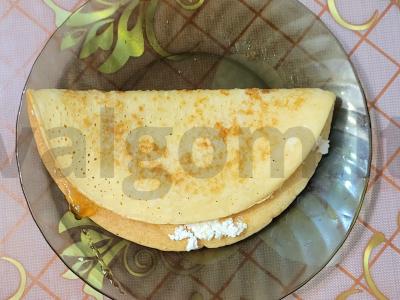 Švelnus ryžių blynelis su varške ir abrikosų džemu pagrindine nuotrauka