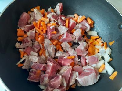 Aromatingas ryžiai su kiauliena ir daržovėmis Žingsnis 4