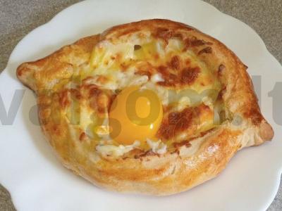 Adžarų hachapuri su suluguni sūriu pagrindine nuotrauka