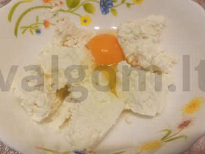 Sūrio blynai su cukatais Žingsnis 1