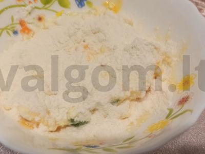 Sūrio blynai su cukatais Žingsnis 3