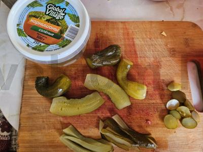 Aštrus vinigretas su marinuotais agurkais Žingsnis 4