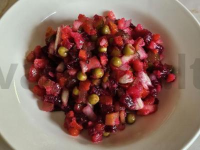 Aštrus vinigretas su marinuotais agurkais pagrindine nuotrauka