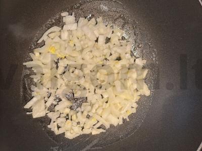 Midijos grietinėlės ir česnako padaže su parmezano sūriu Žingsnis 2