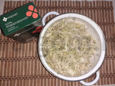 Kopūstų salotos su krapais ir sezamo sėklomis Žingsnis 3