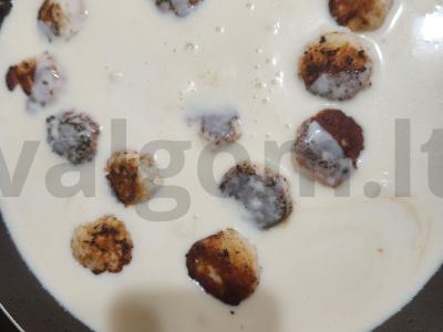 Kalakutų kotletai grietinėlės padaže Žingsnis 4