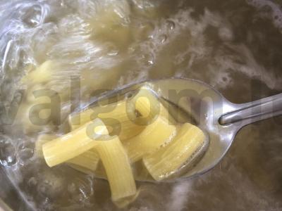 Makaronai su vištiena pomidorų padaže Žingsnis 3