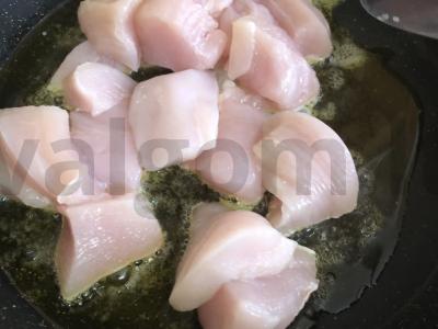 Makaronai su vištiena pomidorų padaže Žingsnis 4