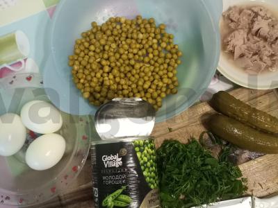 Salotos su konservuotu tunu ir žirniais Žingsnis 1