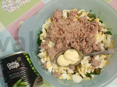 Salotos su konservuotu tunu ir žirniais Žingsnis 4