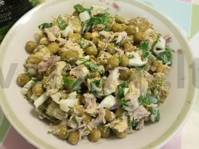 Salotos su konservuotu tunu ir žirniais pagrindine nuotrauka