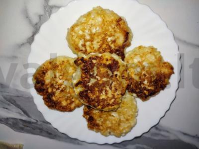 Varškėčiai iš grūdėtos varškės pagrindine nuotrauka