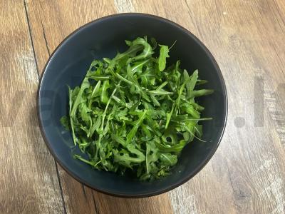 Dietinis salotas su rukola ir kiviu Žingsnis 1